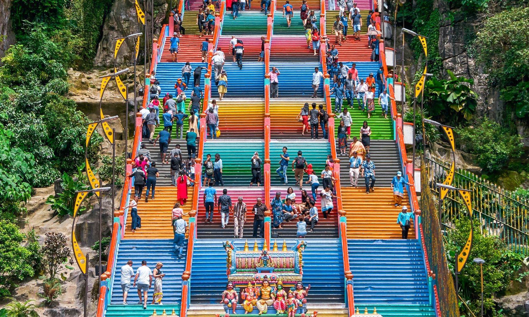 洞窟までの階段はなんと272段！カラフルな階段で有名なバトゥー洞窟 到着・見学